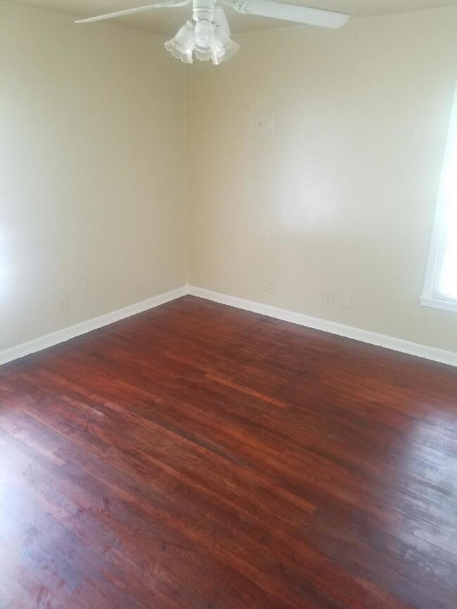 Photo - Single-family home Located in East Handley...