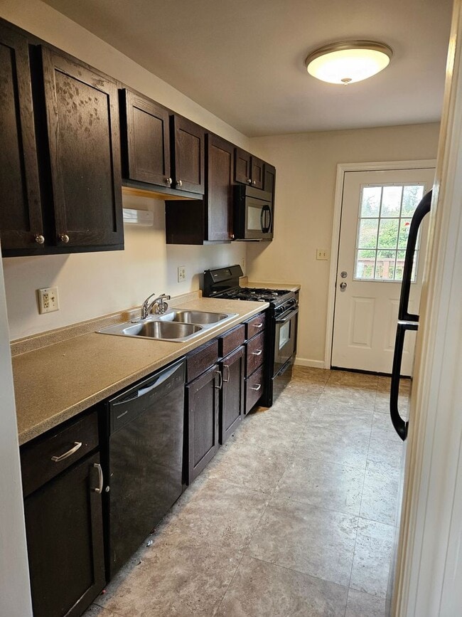 Photo - 2105 Circleville Rd