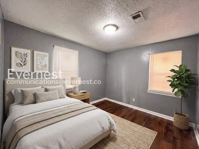 284 E Holmes Rd
