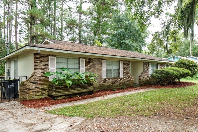 Photo - Beautiful 4 bedroom in the heart of Mossy ...