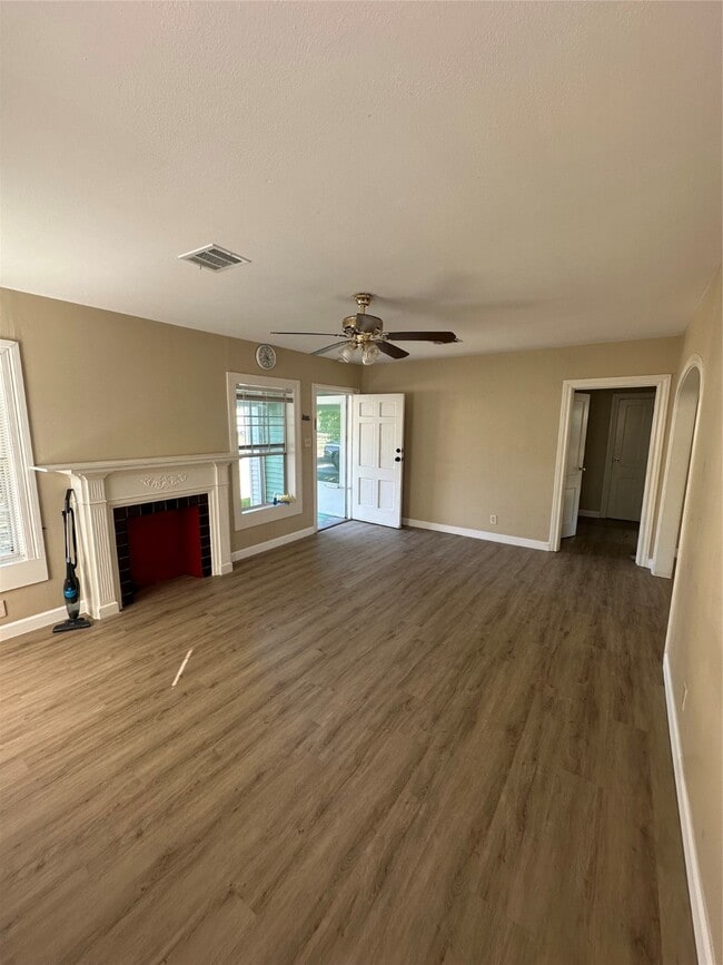 Photo - 6908 Moss Rose St