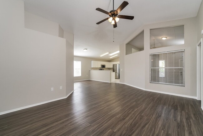 Photo - 224 Kingshill Ct SE