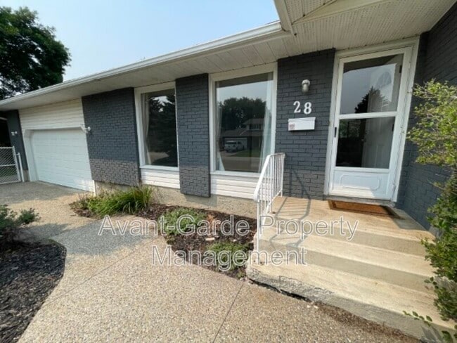 Photo - 28 Medhurst Crescent