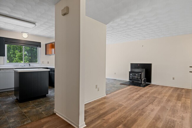 Photo - 3 or 4 Bed/ 3 1/2 bath