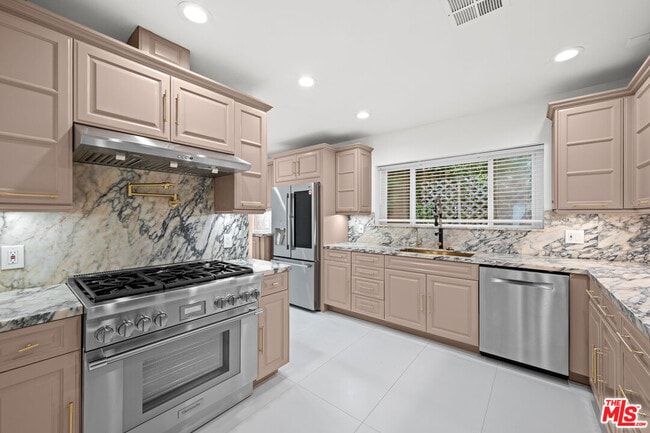 Building Photo - 260 S La Peer Dr