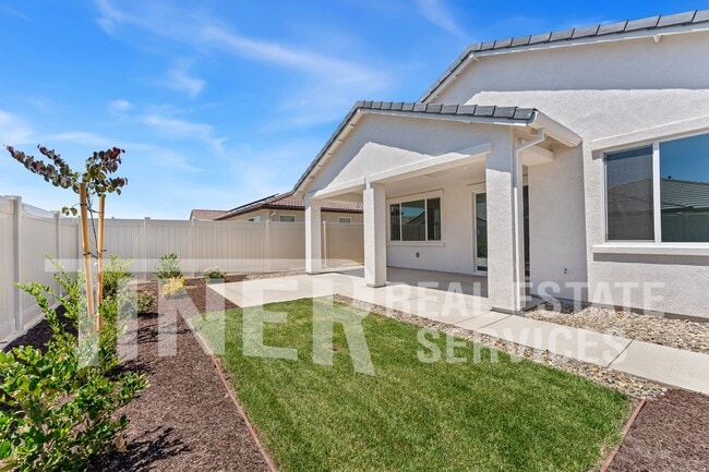 Photo - 3062 Pansona St