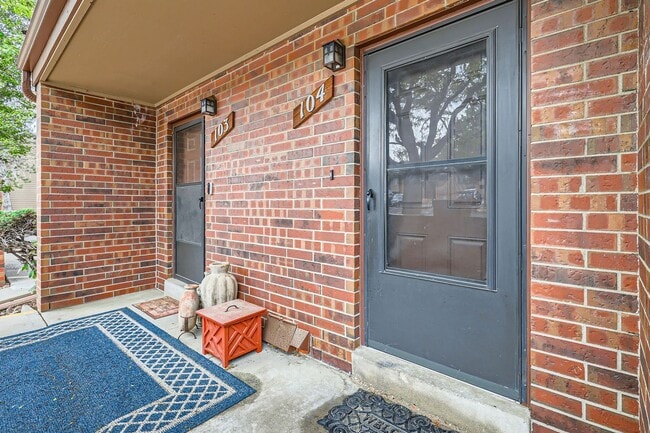 Photo - Bright & Updated 2-Bedroom Townhome with Bonus Basement Space in Lakewood!