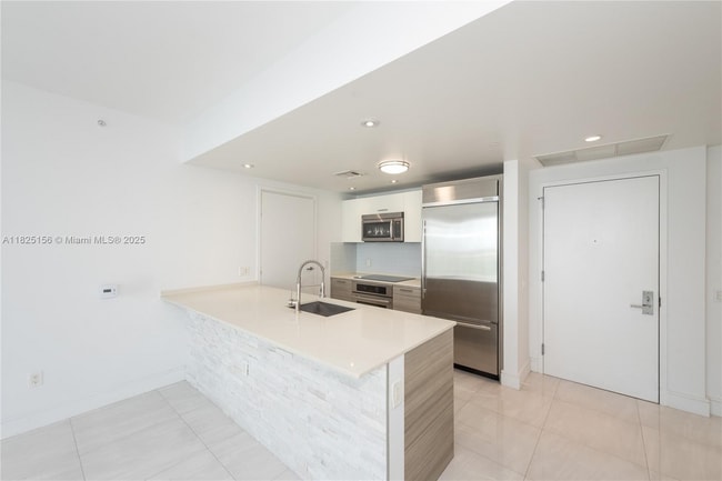 Photo - 475 Brickell Ave