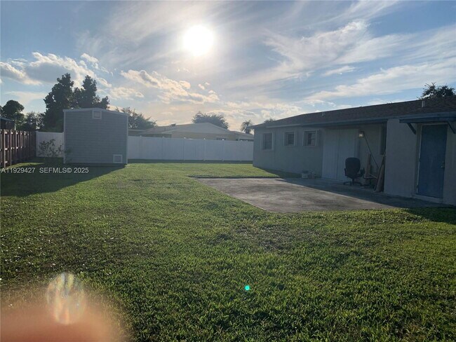 Photo - Southwest 105th Avenue, Miami, FL 33176 - 3 BR 2 BA single-family home