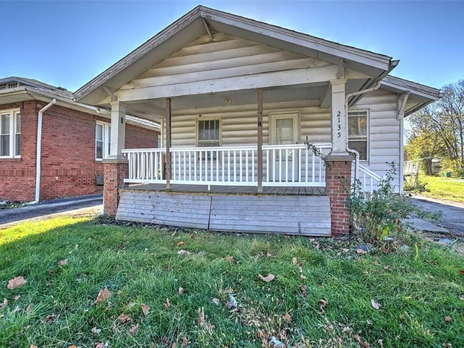 Building Photo - 2135 E Prairie Ave