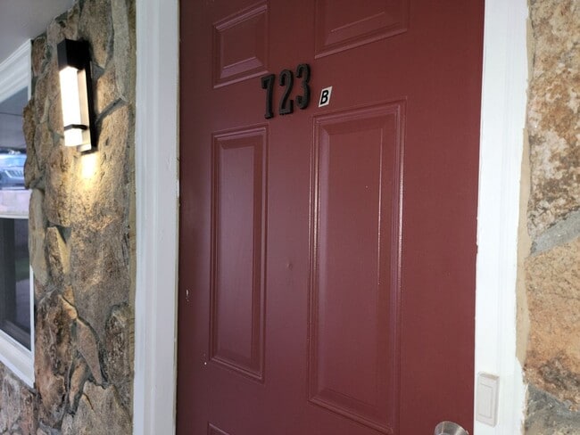 Photo - Great location near CDC, Emory, and the VA...