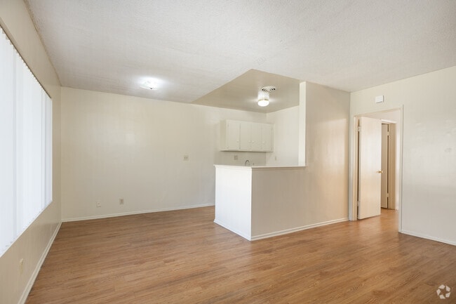 1BR, 1BA - 800SF - Living Room