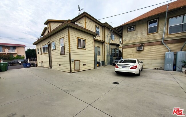 Photo - 121 Benton Wy