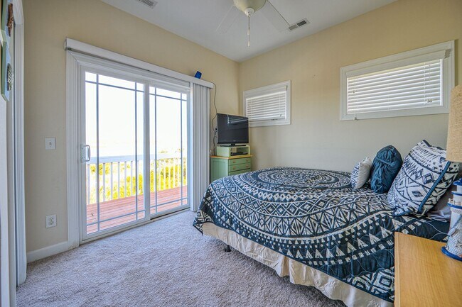 Photo - Loves Holiday @ 3279 Island Dr