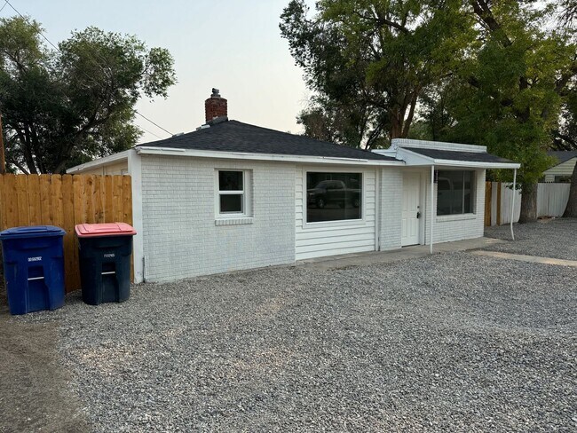 Cozy Remodeled 2 Bedroom, 1 Bathroom Home - Cozy Remodeled 2 Bedroom, 1 Bathroom Home