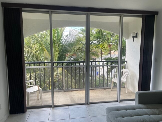 Building Photo - 2160 SW 16th Ave Unit 415