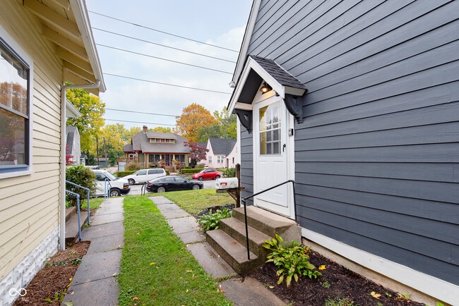 Photo - 719 E 53rd St