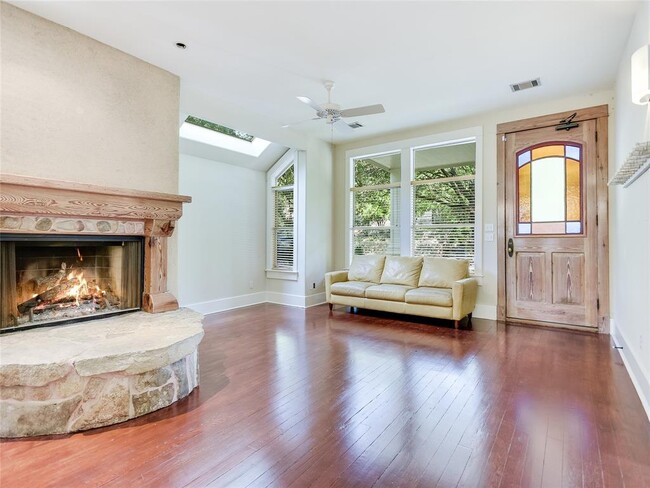 Photo - 1002 Lorrain St