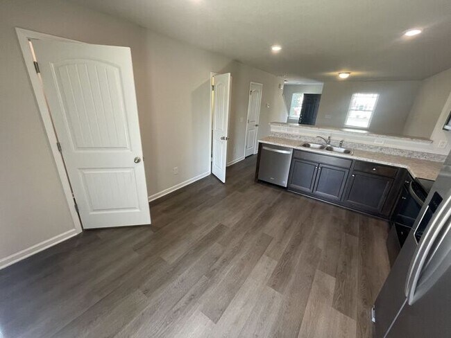 Photo - 2bd 2.5 Bathroom Townhome!