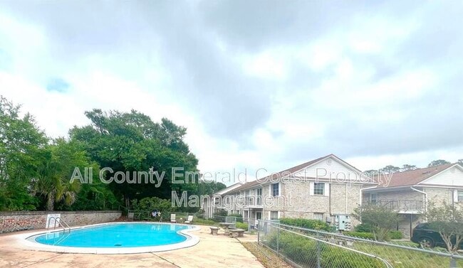 Photo - 105 Country Club Dr
