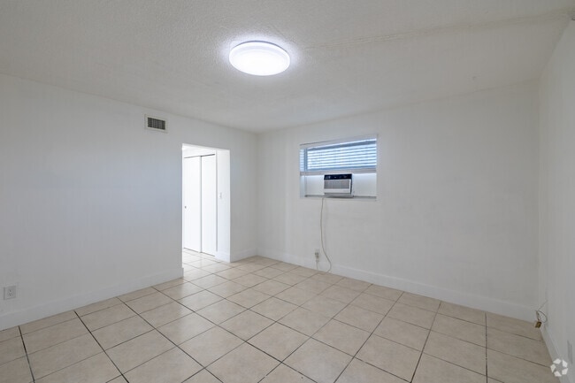 1BR, 1BA - 450SF - Living Room
