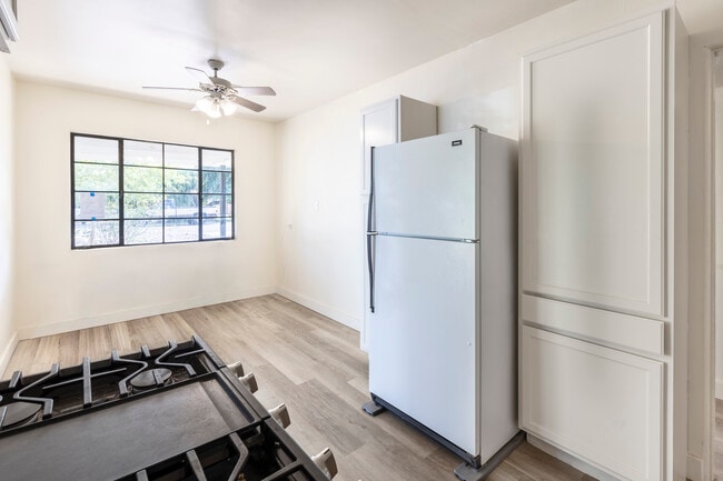 Photo - 1324 E Hall St