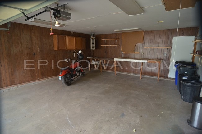 Photo - 321 Boyson Rd NE
