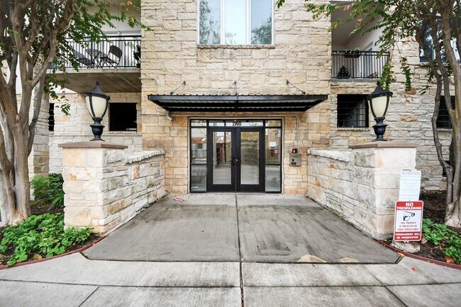 1900 Genesee St Unit 204