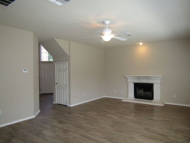 Photo - 593 Cullen Blvd