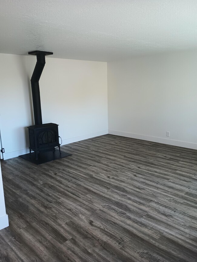 Photo - 17 E Chestnut St