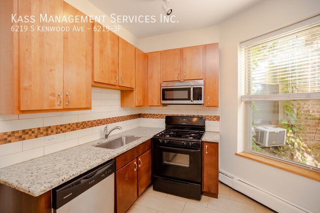 Photo - 6219 S Kenwood Ave Apartment Unit 6219-3F