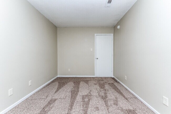 Photo - 6852 Youngberry Dr