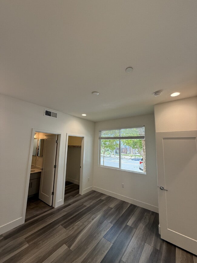 Photo - Bright & Spacious 3-Bedroom, 3.5-Bathroom Newark Home with Private Balcony