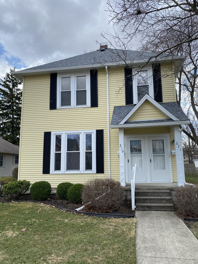 Building Photo - 219 Locust St Unit A