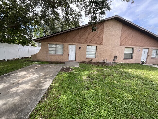 Building Photo - 610 SE 13th Ct