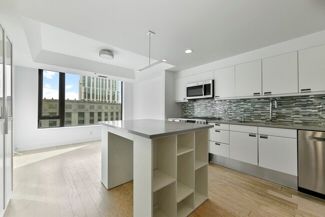 Building Photo - 220 Boylston St Unit 8010