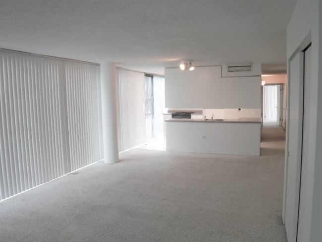 Building Photo - 3115 S Michigan Ave Rental