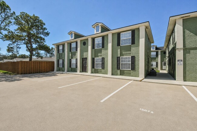 Photo - 1509 Broadmoor Dr