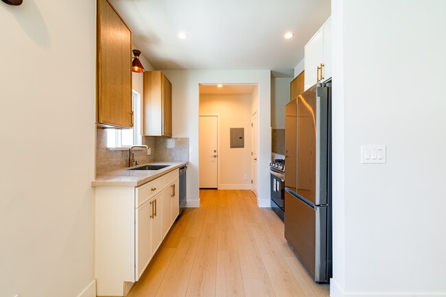 4637 W 18th St Unit 4637