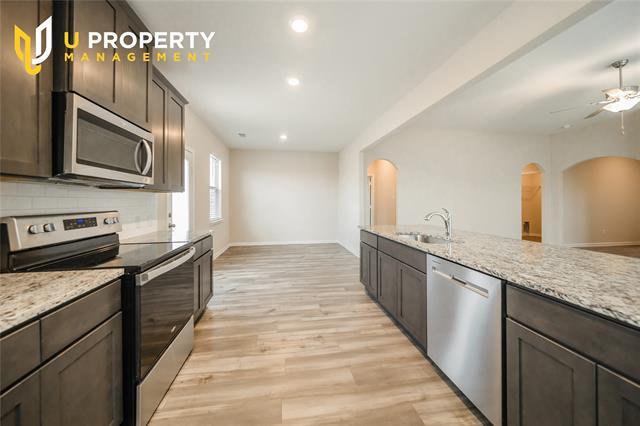 Photo - 1817 Dahlia Way