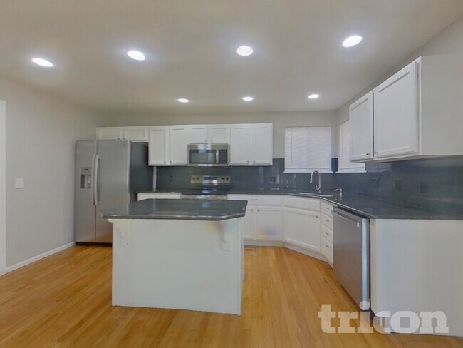 Photo - 301 Kingbird Cir