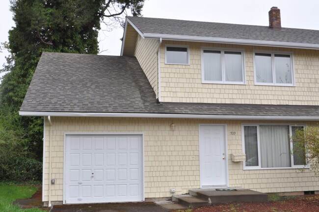 Photo - CLOSE TO OSU - 3 bed 1.5 bath duplex, with...