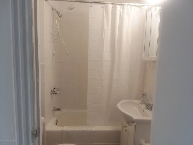 27 Oakland St Unit Floor 2