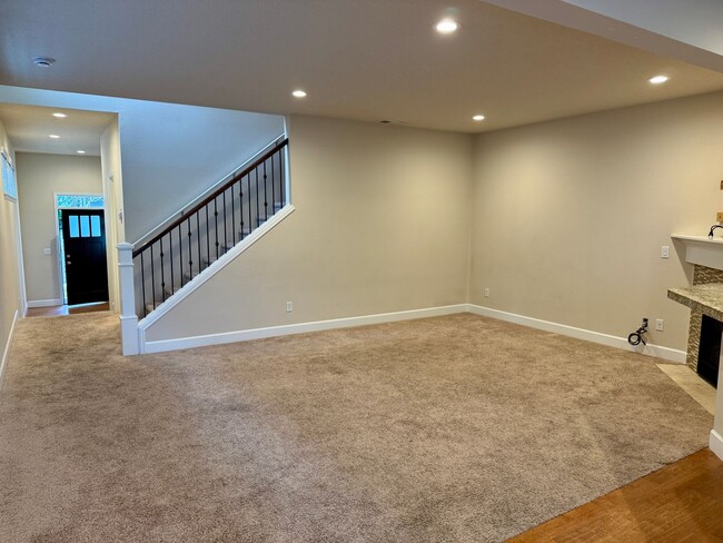 Photo - Awesome North Bethany TH w/ Air Con and private yard too.