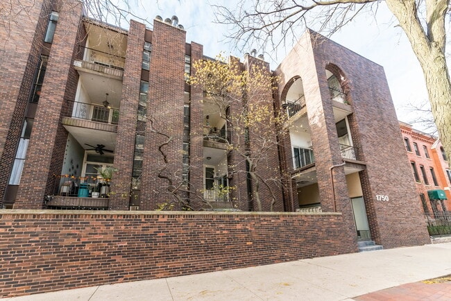 Building Photo - 1750 N Wells St Unit 106