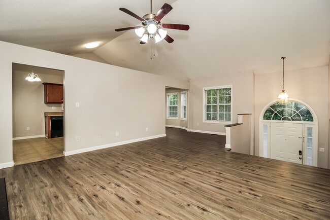 Photo - 28 Fernwick Ct