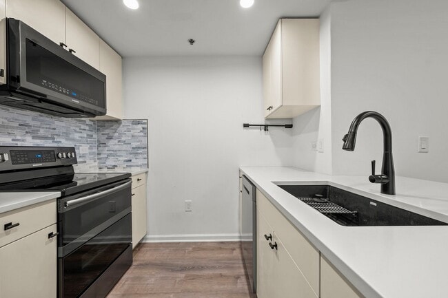 Photo - 102 Christopher Columbus Dr Unidad # 303