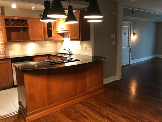 Photo - 4508 J C Nichols Pkwy Unidad 3S