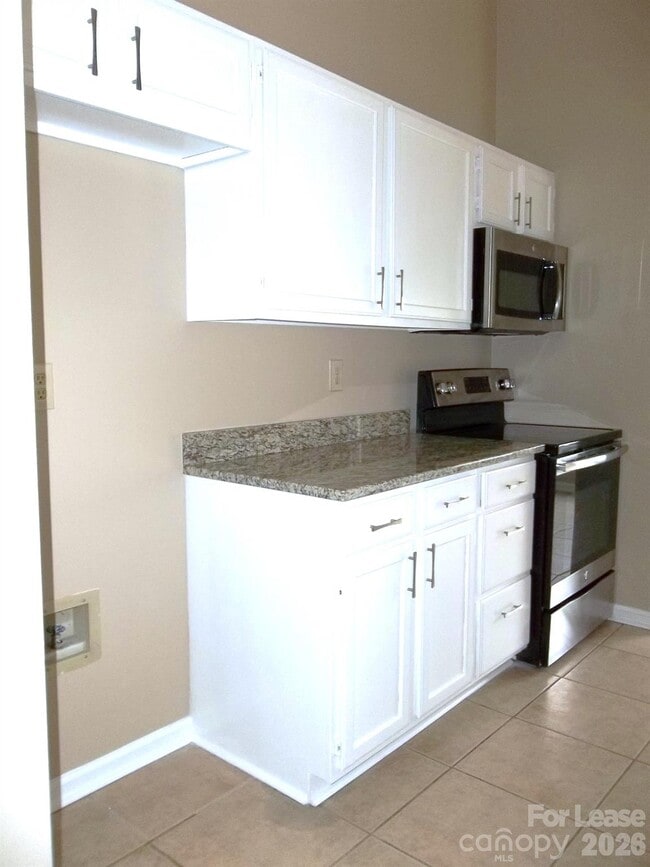 Photo - 115 W Bank Dr