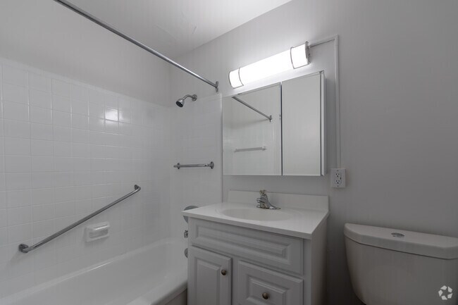 1BR, 1BA - Bathroom